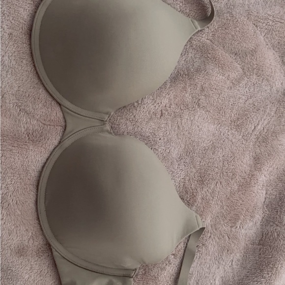 SKIMS Other - Skims fits everybody tshirt bra 36DD